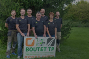 L'équipe BOUTET TP dans les jardins des bureaux